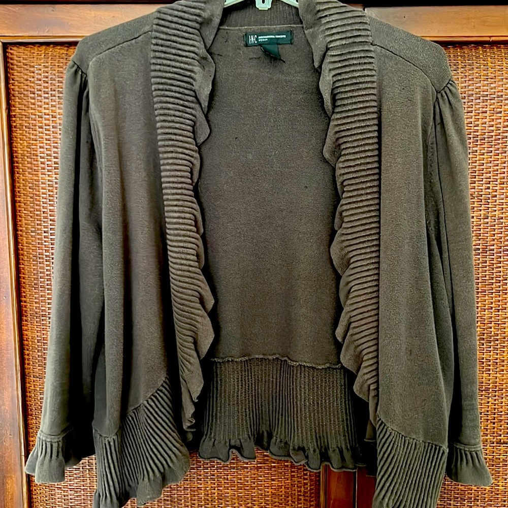 INC INTERNATIONAL CONCEPTS KHAKI GREEN SHORT RUFFLED SWEATER JACKET•100% COTTON